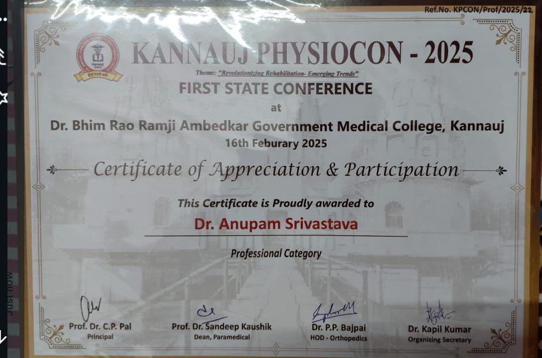 Dr. Anupam Shrivastava receiving award at Physiocon